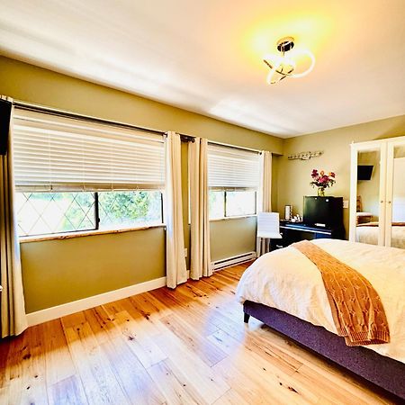 Oceanside Manor - Golf Course View Bed and Breakfast Qualicum Beach Eksteriør billede