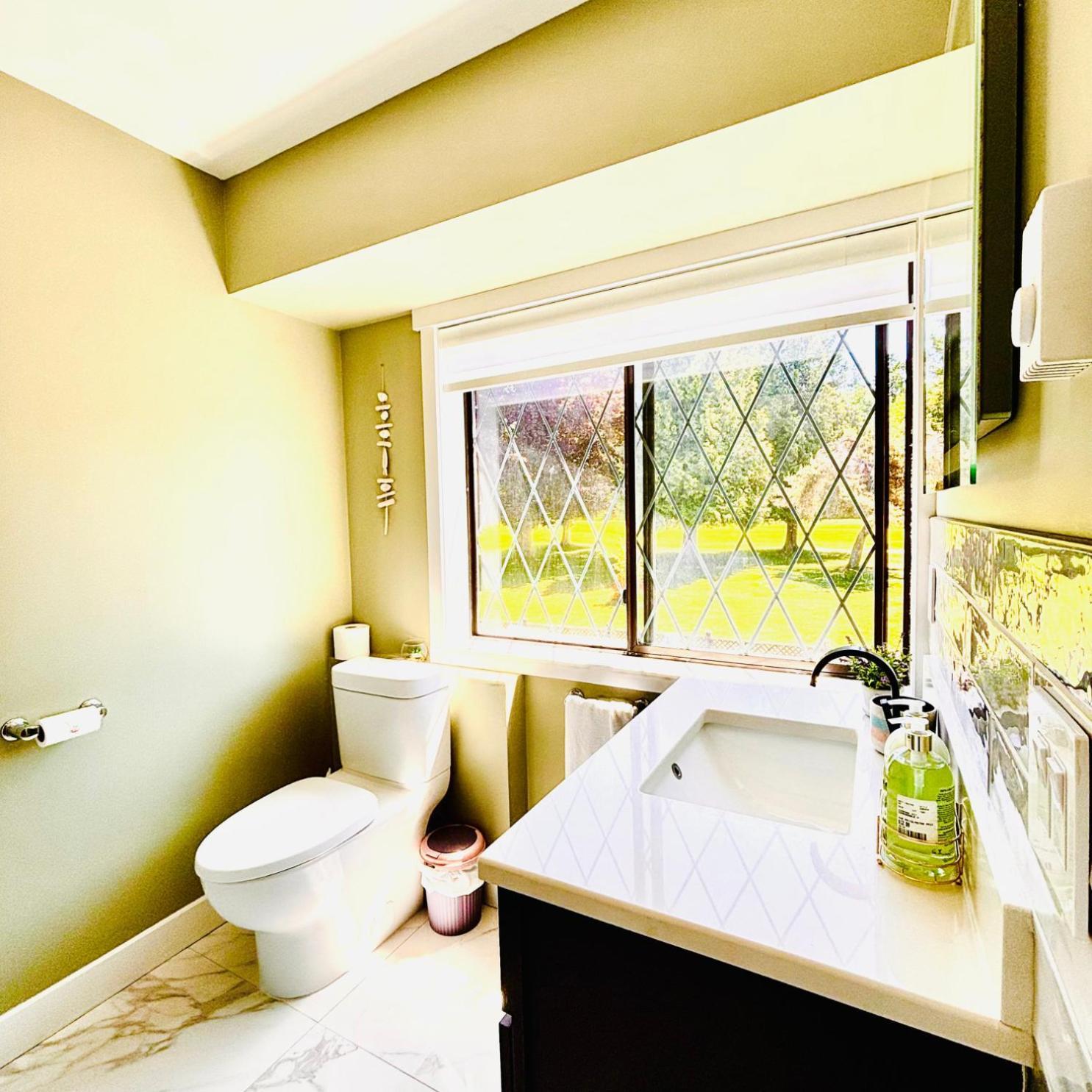 Oceanside Manor - Golf Course View Bed and Breakfast Qualicum Beach Eksteriør billede