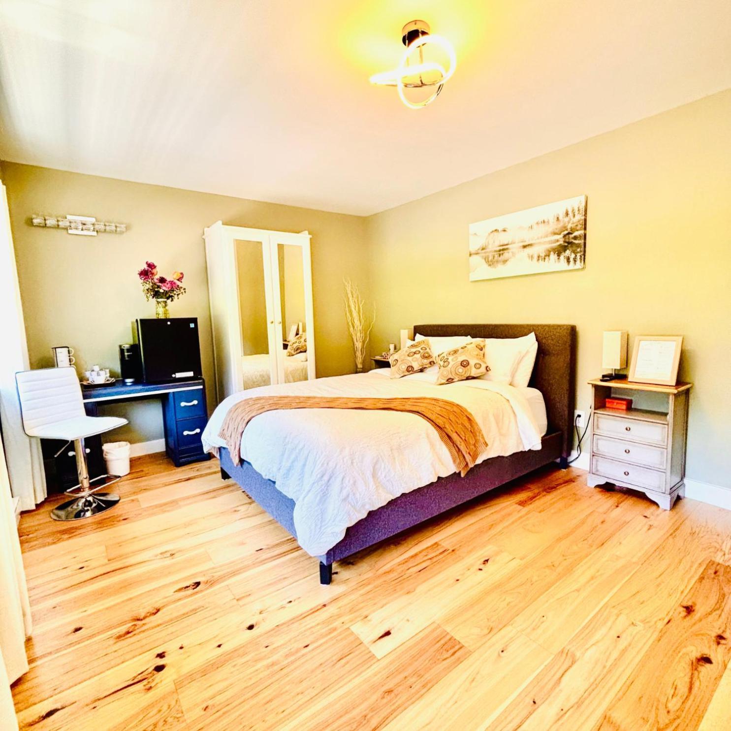 Oceanside Manor - Golf Course View Bed and Breakfast Qualicum Beach Eksteriør billede